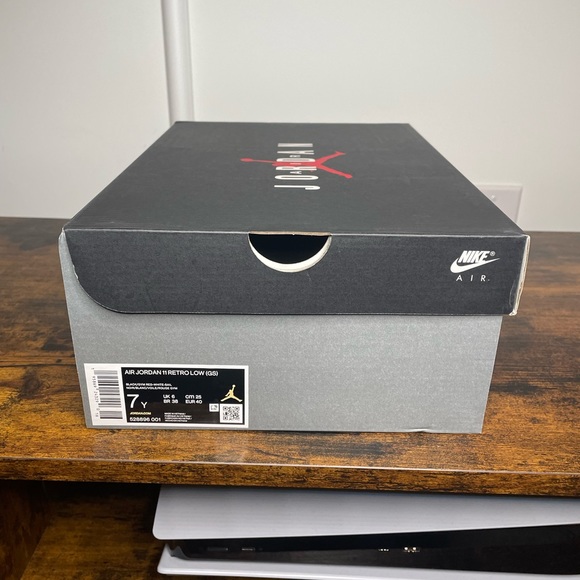 Air Jordan 11 Retro Low Gs Black Gym Red White Sail 528896-001 Size 7y - Picture 6 of 8